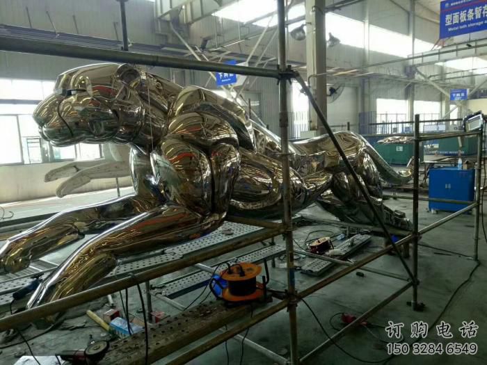 鏡面獵豹雕塑 房地產(chǎn)景觀小品 戶外鏡面獵豹雕塑廠家