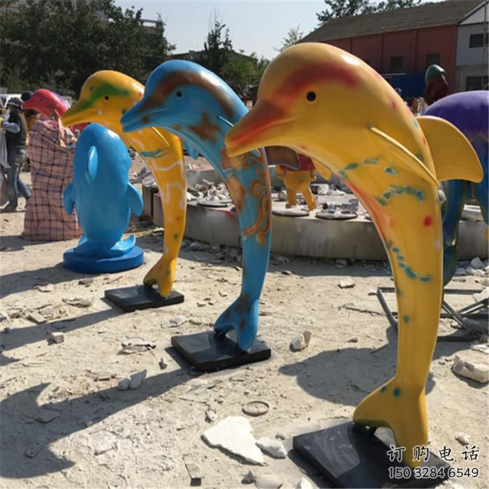 噴漆海豚雕塑廠家 卡通廣場(chǎng)小品 草地切面海豚雕塑