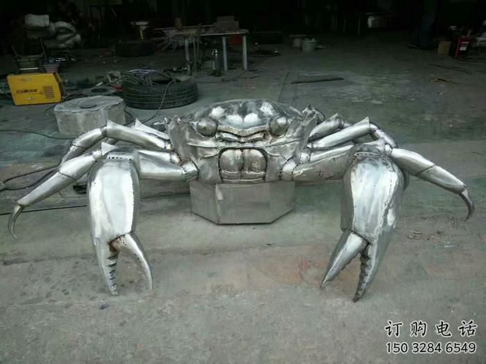 商場(chǎng)螃蟹雕塑廠家 中式室內(nèi)小品 酒店拉絲螃蟹雕塑