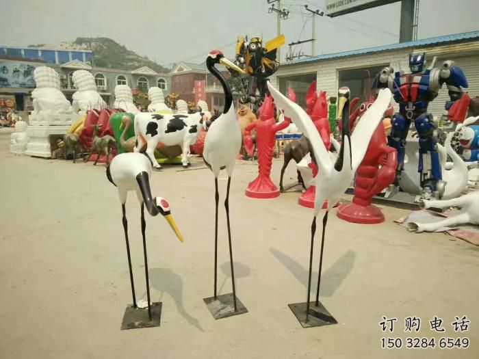 噴漆丹頂鶴雕塑廠家 卡通廣場(chǎng)小品 草地仿真丹頂鶴雕塑