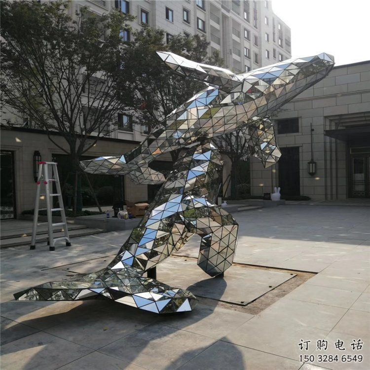 鏡面金魚(yú)雕塑廠家 現(xiàn)代幾何擺件 游樂(lè)場(chǎng)異形金魚(yú)雕塑 鏡面金魚(yú)雕塑廠家 現(xiàn)代幾何擺件 游樂(lè)場(chǎng)異形金魚(yú)雕塑