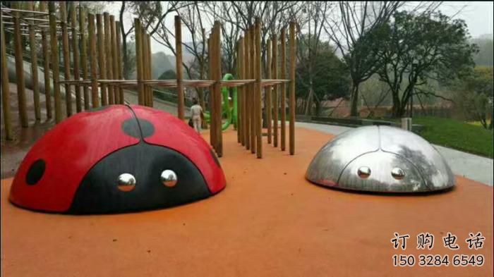 草地瓢蟲(chóng)雕塑廠家 戶(hù)外異形小品 戶(hù)外公園瓢蟲(chóng)雕塑