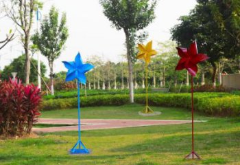 草地風(fēng)車雕塑廠家 現(xiàn)代公園小品 大型不銹鋼風(fēng)車雕塑生產(chǎn)