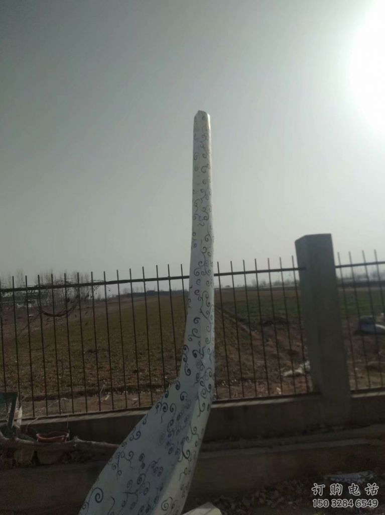 街頭湯匙雕塑廠家 大型別墅區(qū)擺件 烤漆不銹鋼湯匙雕塑廠