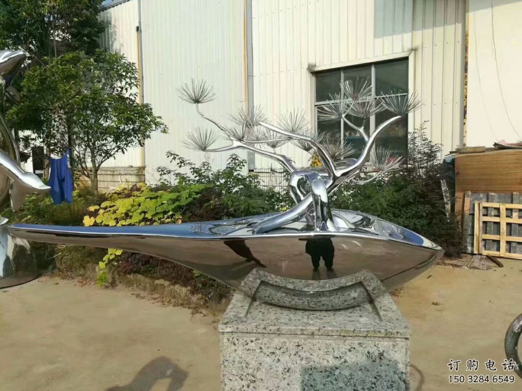 廣場(chǎng)松樹(shù)雕塑廠家 鏡面小品 仿真不銹鋼松樹(shù)雕塑廠
