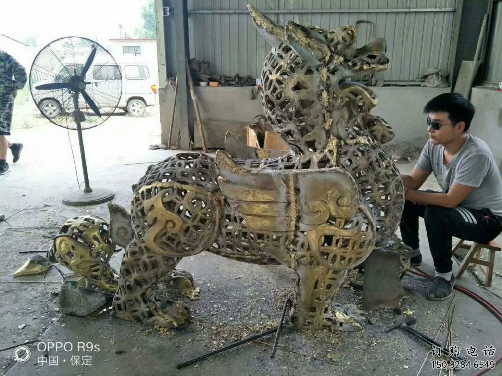 抽象貔貅雕塑廠家  公園廣場(chǎng)小品  現(xiàn)代貔貅雕塑價(jià)格