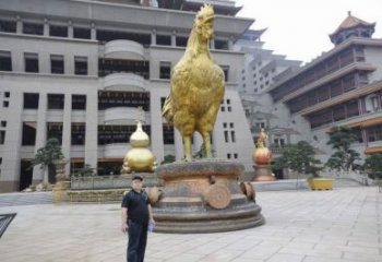 西藏操場(chǎng)小雞雕塑，景觀題材，鍍銅工藝