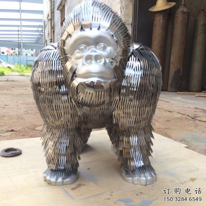 吉林街道猩猩雕塑，景觀擺件，烤漆工藝