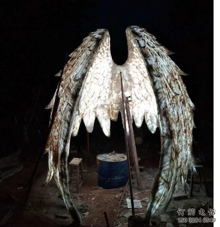 城市翅膀雕塑廠家，網(wǎng)格燈光雕塑，古銅效果