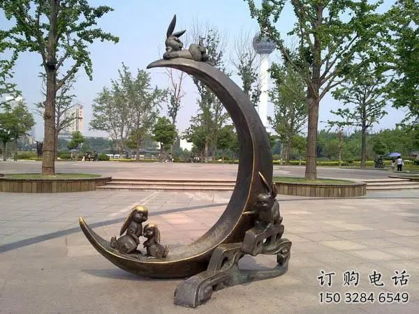 街道月亮雕塑制造商，鍛造景觀雕塑，古銅效果