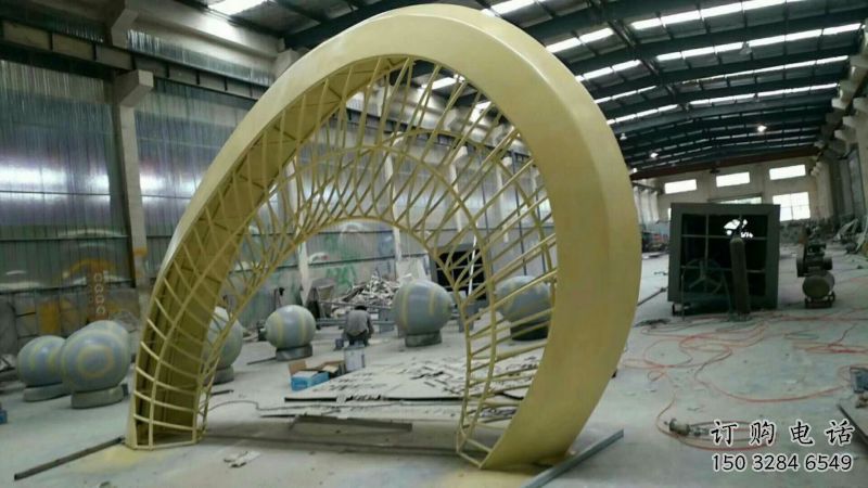 大型不銹鋼拱門雕塑，鏤空烤漆工藝制作