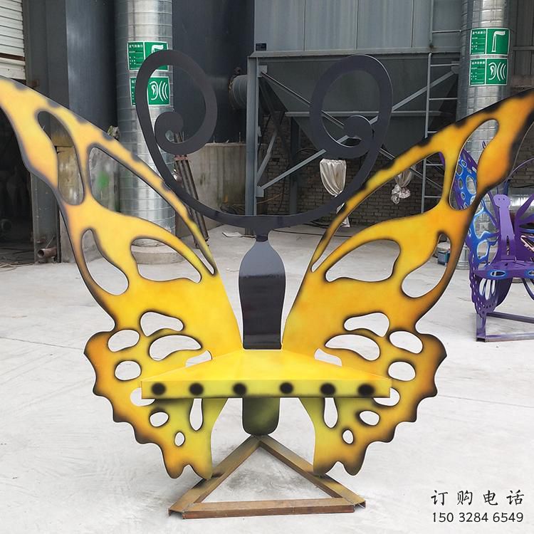 蝴蝶坐凳雕塑，鏤空烤漆工藝，不銹鋼坐凳雕塑廠