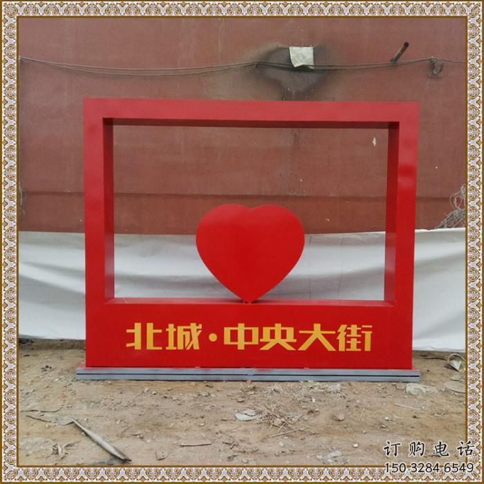 心形宣傳欄雕塑，城市標(biāo)識(shí)雕塑，不銹鋼烤漆工藝雕塑