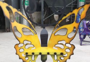 蝴蝶坐凳雕塑，鏤空烤漆工藝，不銹鋼坐凳雕塑廠