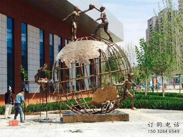 地球儀雕塑訂做，校園雕塑，現(xiàn)代地球儀人物雕塑廠家