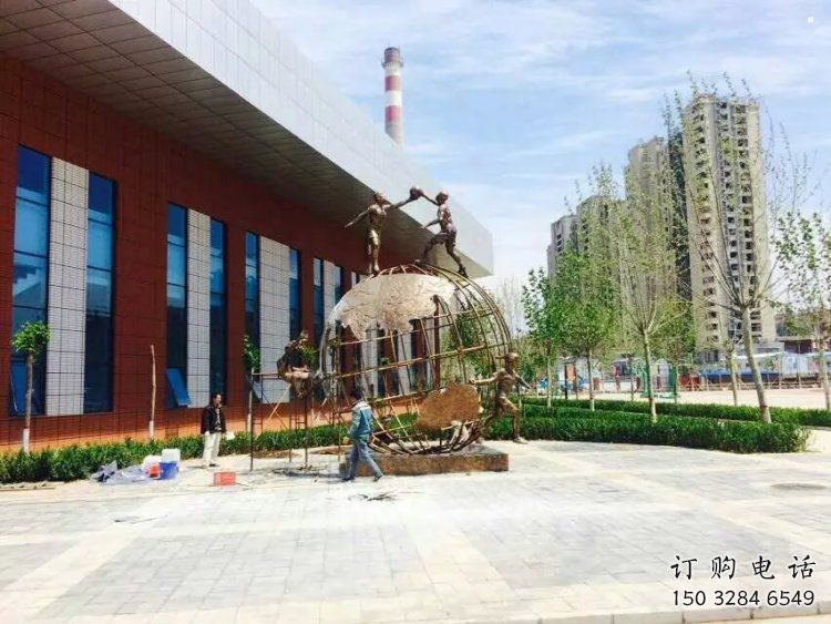 地球儀雕塑定價(jià)，拉絲工藝，地球儀人物雕塑制作