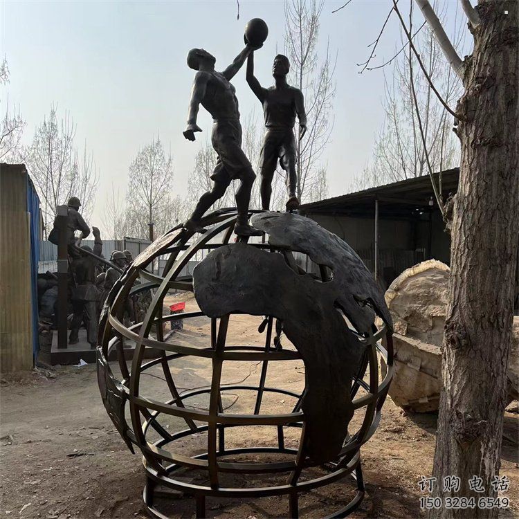 地球儀雕塑供應(yīng)，校園雕塑，地球儀人物雕塑制造廠家