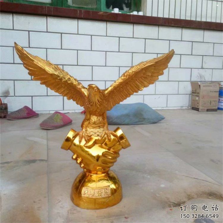 地球儀雕塑常用，公園小品，老鷹踩地球儀雕塑生產(chǎn)商