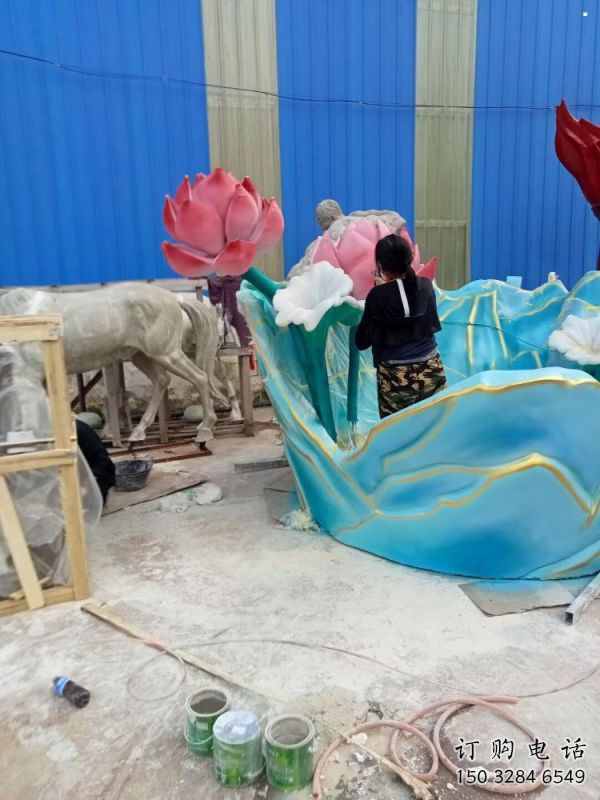 抽象荷花雕塑制造，公園雕塑，彩繪荷花雕塑展品