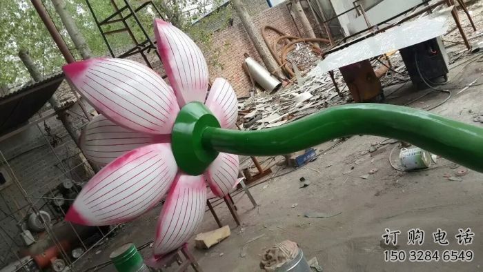 荷花雕塑選用，小區(qū)擺件，大型仿真荷花雕塑廠家