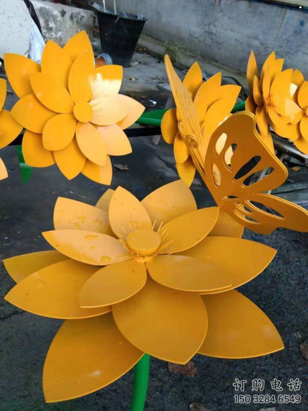 黃蓮花雕塑制造商，小區(qū)擺件，烤漆黃蓮花雕塑制造廠家