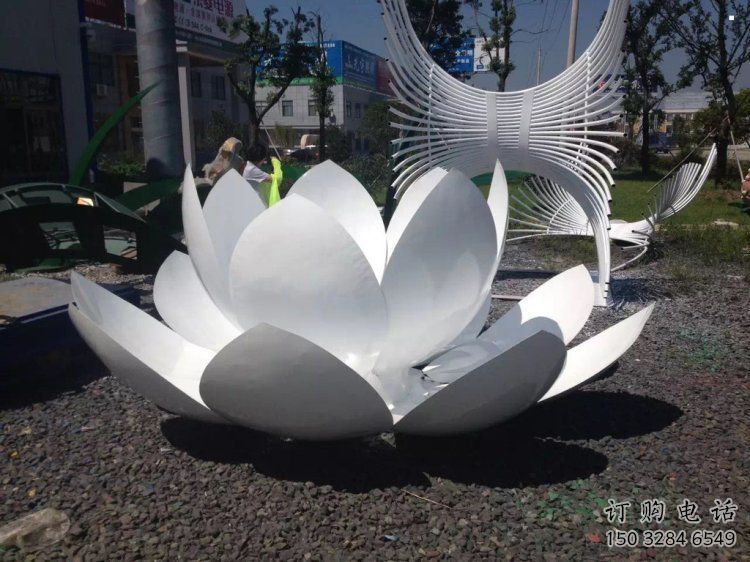 蓮花雕塑訂做，景區(qū)案例，藝術(shù)不銹鋼蓮花雕塑定制