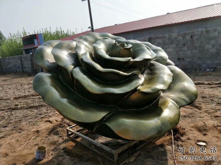 玫瑰花雕塑優(yōu)價(jià)，小區(qū)擺件，玻璃鋼玫瑰花雕塑廠家精選