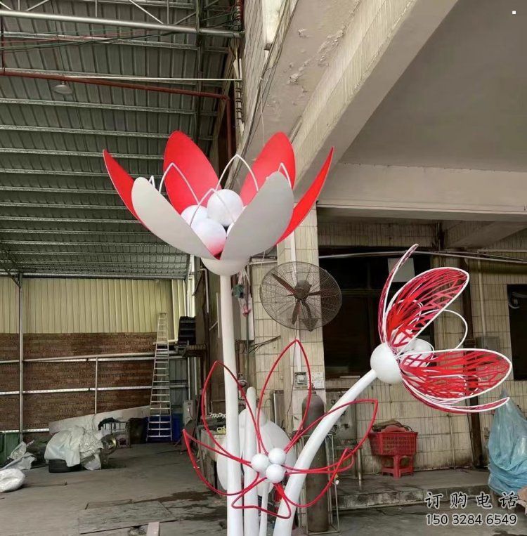 烤漆百合花雕塑供應(yīng)，花園小品，不銹鋼百合花雕塑展品