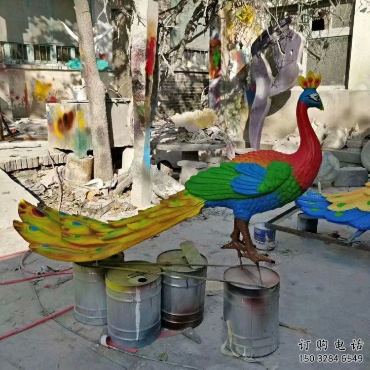 彩繪孔雀雕塑選用，多彩藝術(shù)，仿真孔雀雕塑展品?