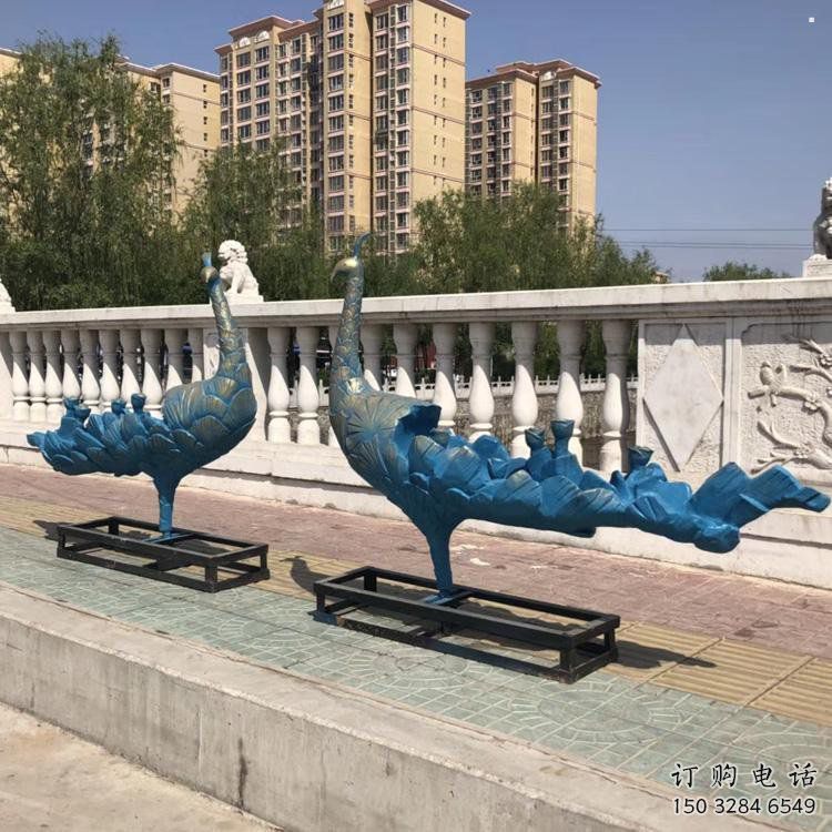 彩繪孔雀雕塑供應(yīng)，圓雕體系，仿古孔雀雕塑制作廠家