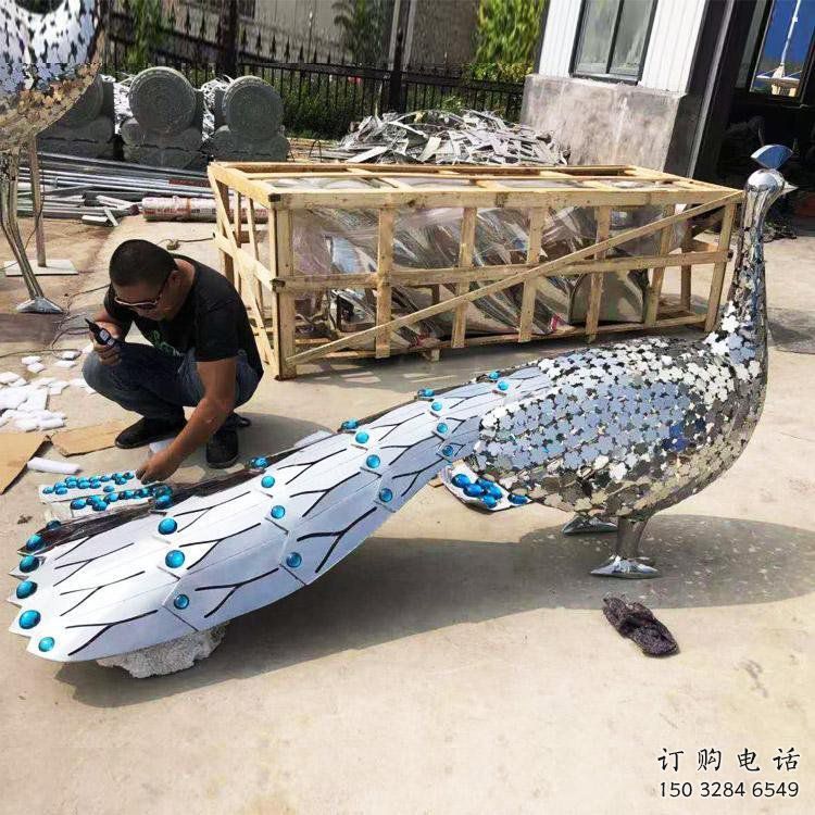孔雀雕塑系列廠家，城市裝飾，不銹鋼孔雀雕塑優(yōu)選