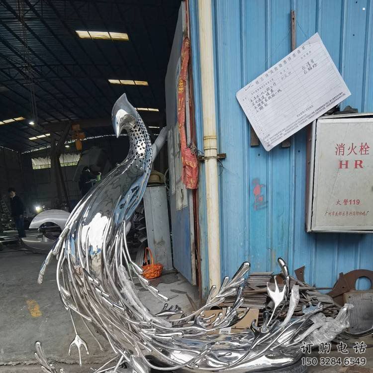 孔雀雕塑展品，花園小品，鏡面鐵藝孔雀雕塑優(yōu)選