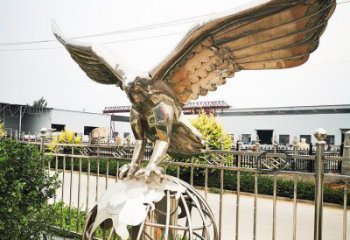 地球儀雕塑制造商，酒店擺件，老鷹踩地球儀雕塑定制廠家