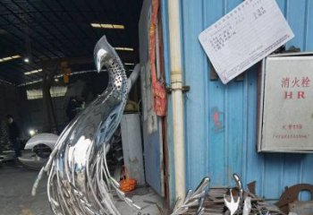 孔雀雕塑展品，花園小品，鏡面鐵藝孔雀雕塑優(yōu)選