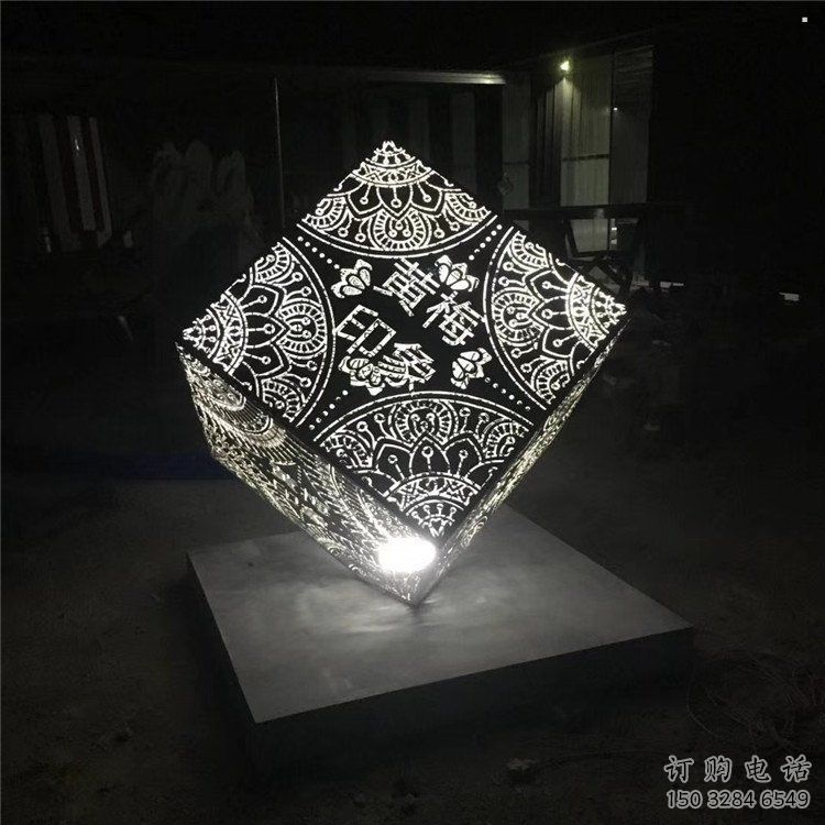 魔方雕塑定做，公園小品，燈光魔方雕塑點擊