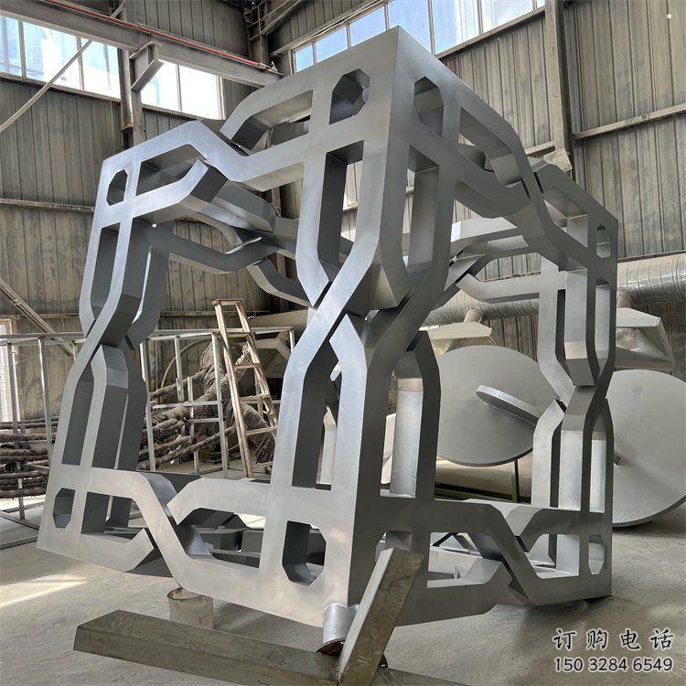 立方體雕塑供應(yīng)，美陳雕塑，鏤空立方體雕塑定制廠家