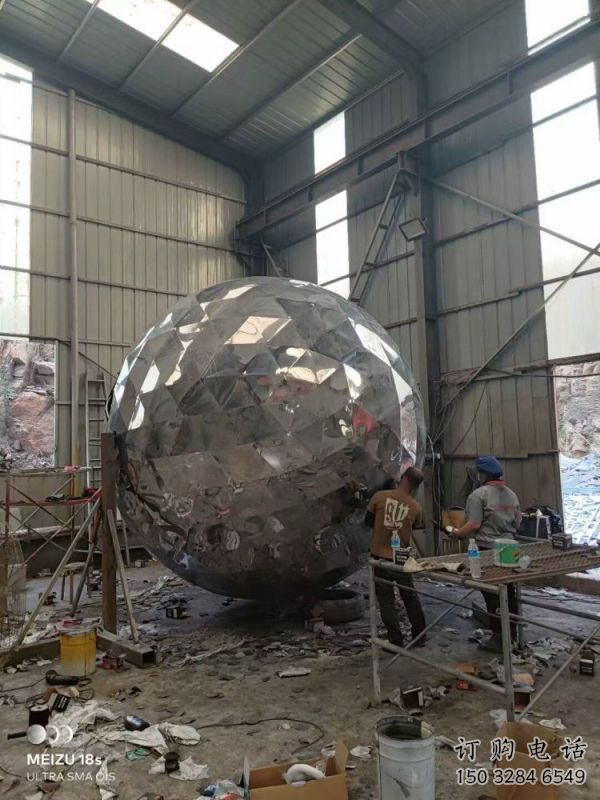 鏡面球雕塑廠家，公園小品，不銹鋼球雕塑訂做