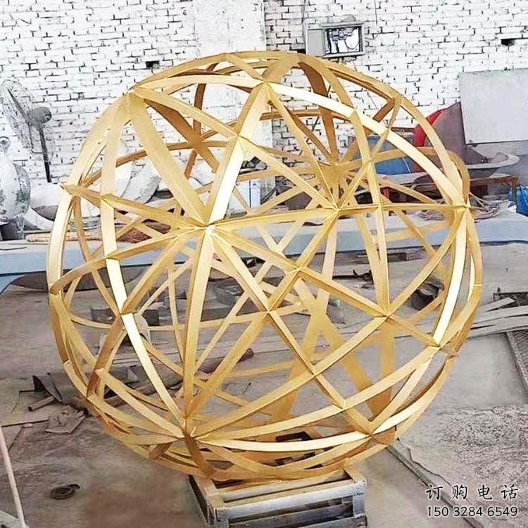 鏤空球雕塑定價(jià)，景觀雕塑，異形鏤空球雕塑擺件廠家