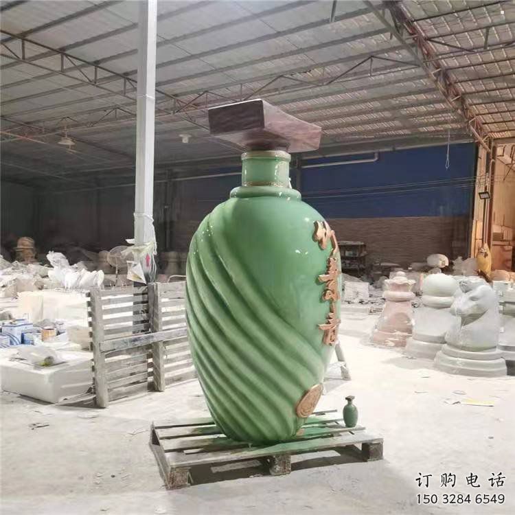 酒瓶雕塑展品，公園小品，城市玻璃鋼酒瓶雕塑供需