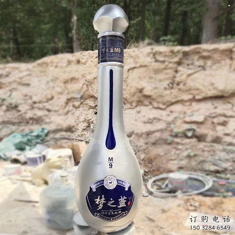 洋酒瓶雕塑訂做，街景小品，景觀玻璃鋼洋酒瓶雕塑制作