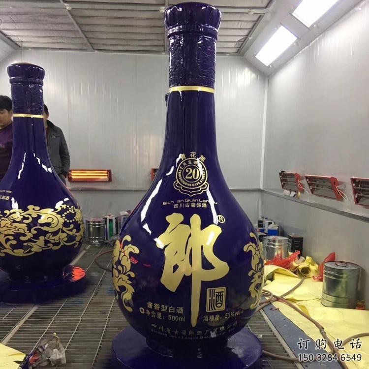 洋酒瓶雕塑專供，彩繪工藝，玻璃鋼洋酒瓶雕塑標準廠家