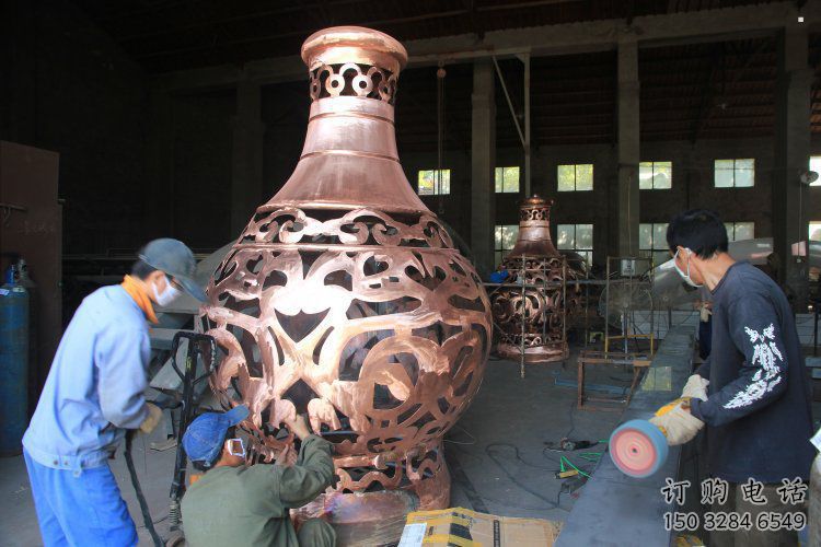 銅花瓶雕塑制作優(yōu)選，戶外雕塑，軟裝銅花瓶雕塑廠家