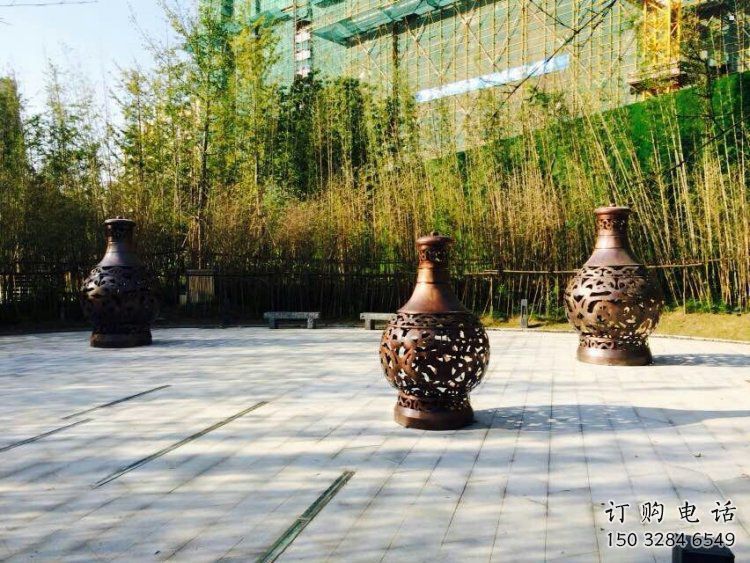 銅花瓶雕塑制造商，小區(qū)擺件，景觀銅花瓶雕塑廠家