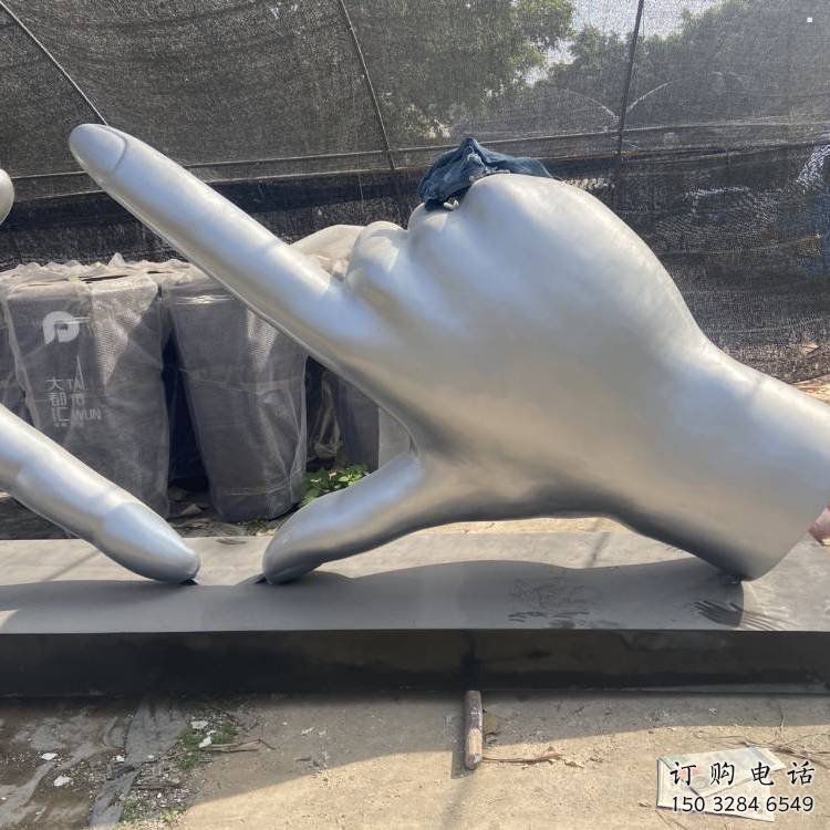 剪刀手雕塑供應(yīng)，城市裝飾，彩色不銹鋼剪刀手雕塑優(yōu)選