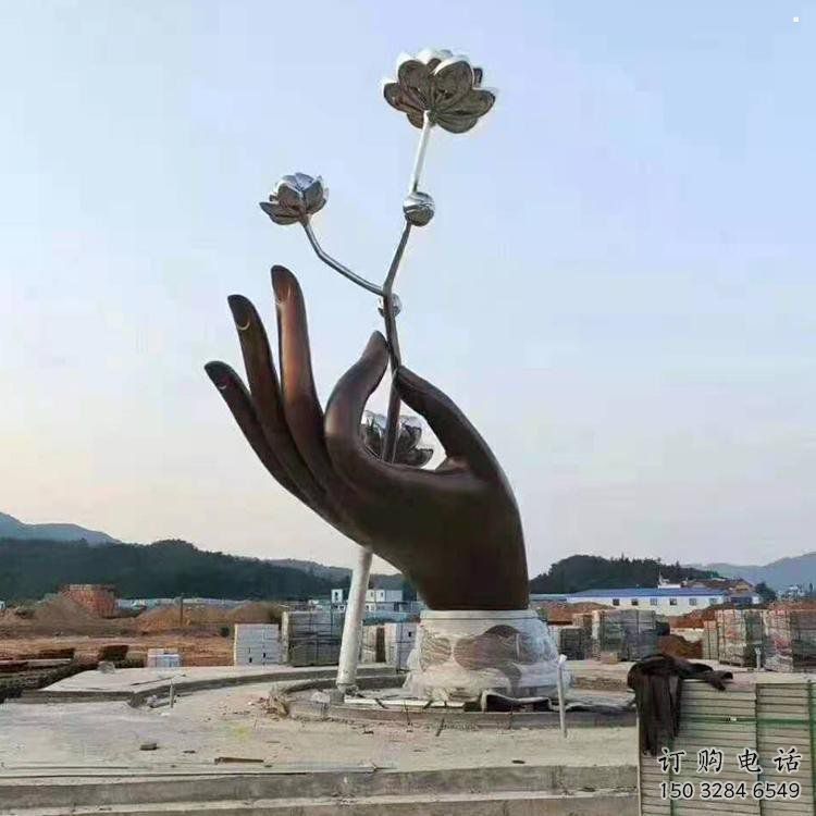 手拈花雕塑優(yōu)選，城市裝飾，不銹鋼手拈花雕塑訂做