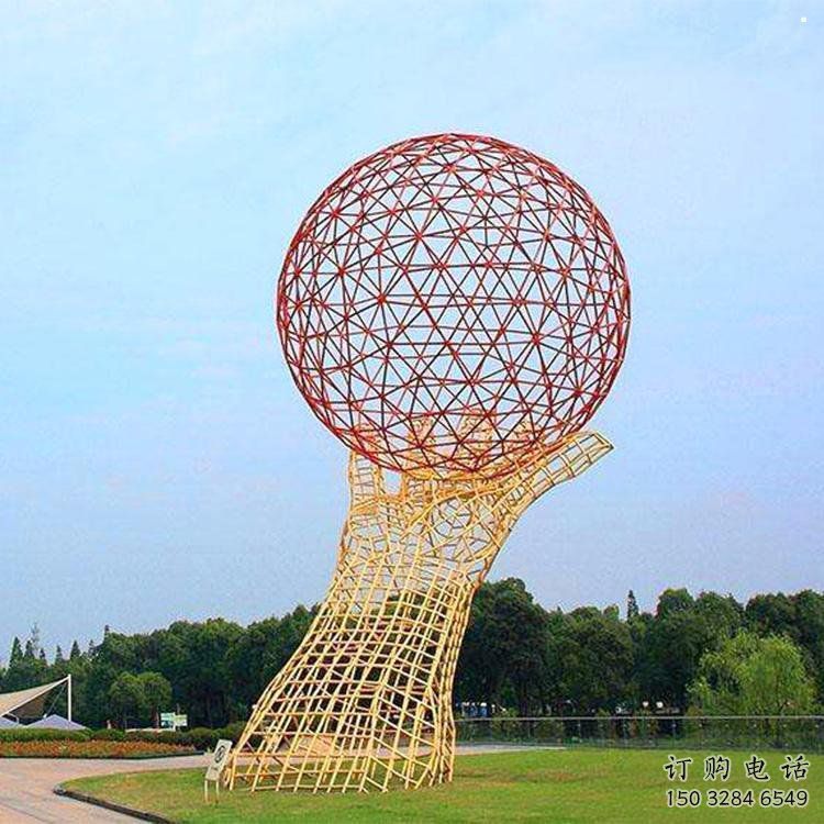 火球雕塑定制，市標雕塑，鏤空手托火球雕塑廠家