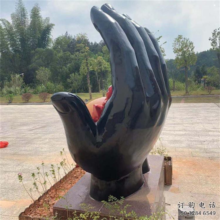 火球雕塑特供，標(biāo)識(shí)雕塑，玻璃鋼手托火球雕塑生產(chǎn)