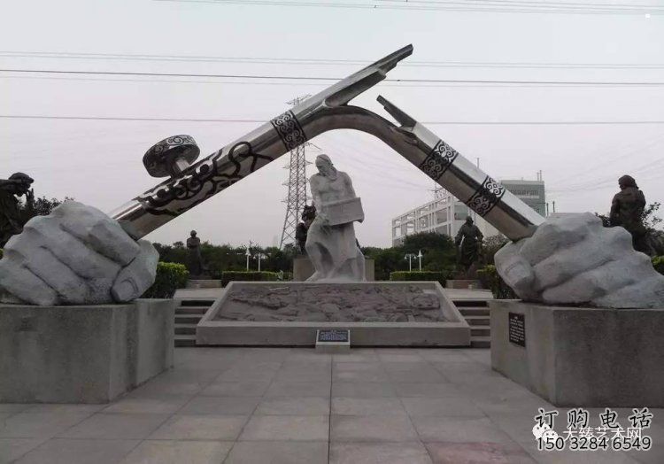 手握鋼筆雕塑，標(biāo)識(shí)雕塑，不銹鋼手握鋼筆雕塑廠家