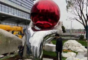 手托圓球雕塑指用，景觀概念，不銹鋼手托圓球雕塑廠家