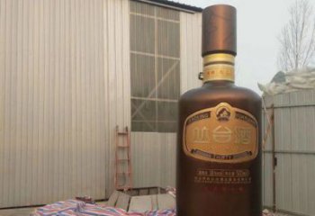 酒瓶雕塑造型選用，美陳雕塑，玻璃鋼酒瓶雕塑標準